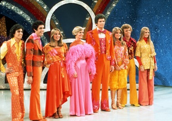 'The Brady Bunch Variety Hour' (l to r:) Christopher Knight, Barry Williams, Maureen McCormick, Florence Henderson, Robert Reed, Susan Olsen, Mike Lookinland and Geri Reischl.