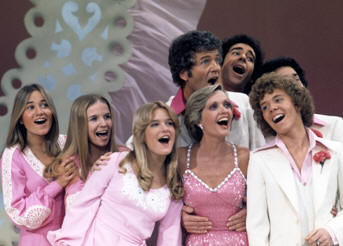 'The Brady Bunch Variety Hour' (l to r:) Maureen McCormick, Geri Reischl, Susan Olsen, Robert Reed, Florence Henderson, Barry Williams, Mike Lookinland and Christopher Knight.