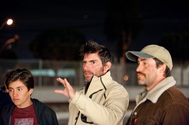 José Julián, Chris Weitz and Demián Bichir filming A BETTER LIFE.