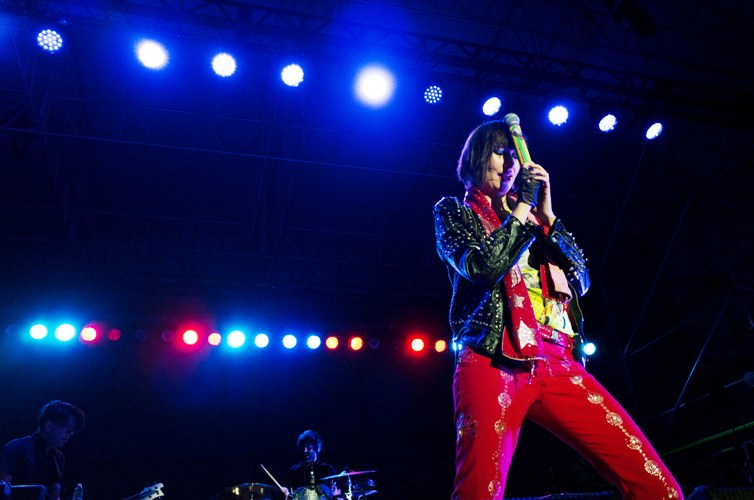 Yeah Yeah Yeahs - River Stage at Great Plaza - Philadelphia, PA - September 17, 2013 - photo by Serge Levin � 2013