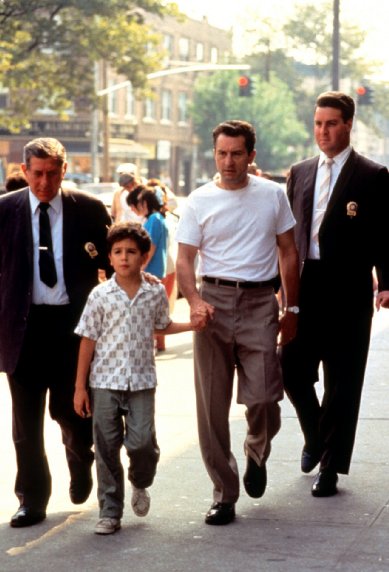 Robert De Niro and Francis Capra star in A Bronx Tale (1993)