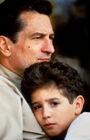Robert De Niro and Francis Capra star in A Bronx Tale (1993)