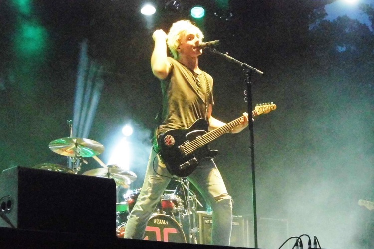 R5 - Six Flags Great Adventure - Jackson, NJ - May 25, 2014 - photos by Maggie Mitchell � 2014