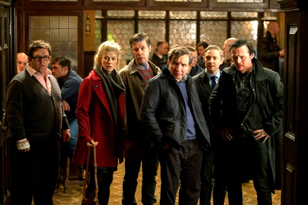 (l to r) Nick Frost as Andy, Rosamund Pike as Sam, Paddy Considine as Steven, Eddie Marsan as Peter, Martin Freeman as Oliver, and Simon Pegg as Gary in Edgar Wrights new comedy THE WORLDS END, a Focus Features release.