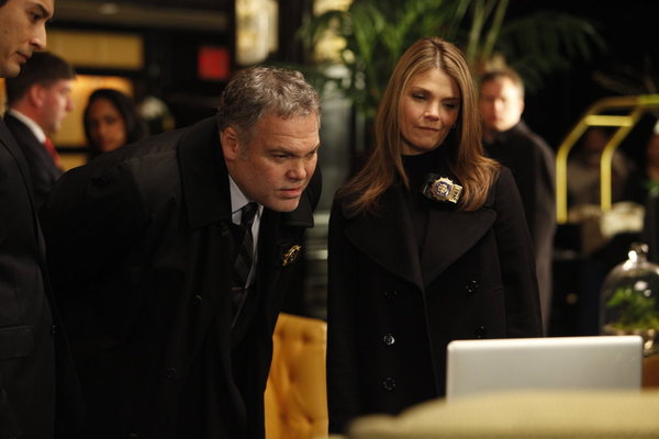LAW & ORDER: CRIMINAL INTENT -- "The Consoler" -- Pictured: (l-r) Vincent D'Onofrio as Detective Robert Goren, Kathryn Erbe as Detective Alex James -- Photo by: Will Hart/USA Network 