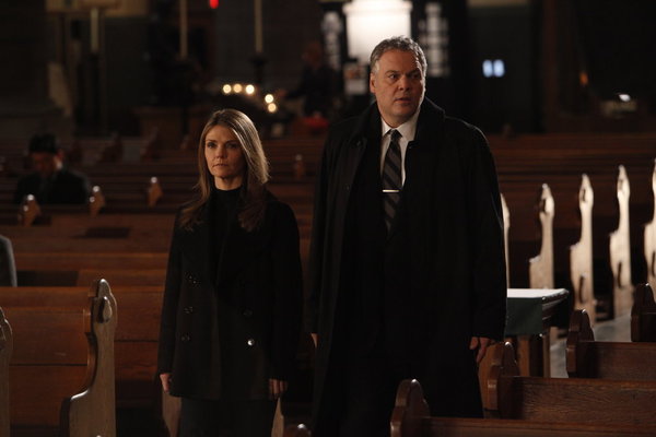 LAW & ORDER: CRIMINAL INTENT -- "The Consoler" -- Pictured: (l-r) Kathryn Erbe as Detective Alex James, Vincent D'Onofrio as Detective Robert Goren -- Photo by: Will Hart/USA Network 
