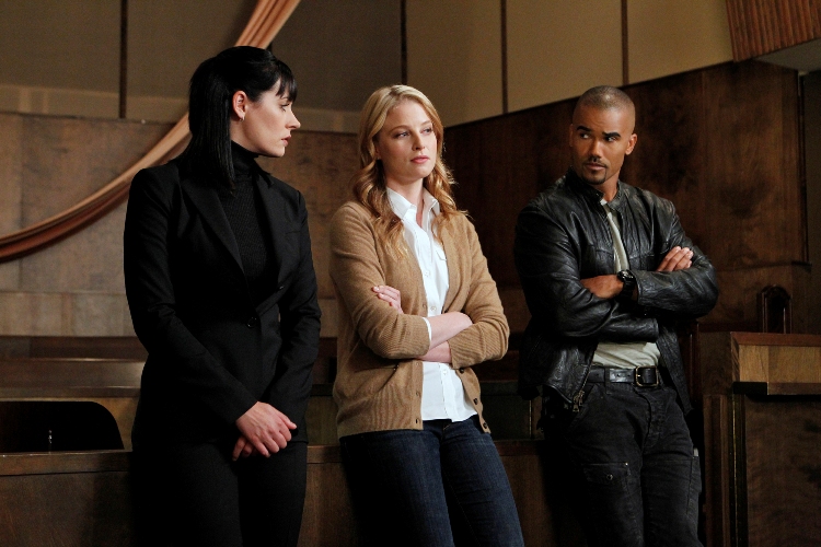 "What Happens At Home..." -- Prentiss (Paget Brewster, left) and Morgan (Shemar Moore, right) talk with FBI cadet Agent Ashley Seaver (Rachel Nichols, center) as the BAU searches inside a gated New Mexico community for a killer targeting women, on CRIMINAL MINDS, Wednesday, Dec. 8 (9:00-10:00 PM, ET/PT) on the CBS Television Network. Photo: Sonja Flemming/CBS.  �2010 CBS BROADCASTING INC. All Rights Reserved.