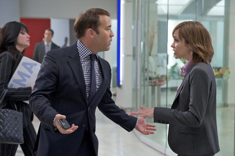 Jeremy Piven as Ari Gold and Autumn Reeser as Lizzie Grant in ENTOURAGE.
