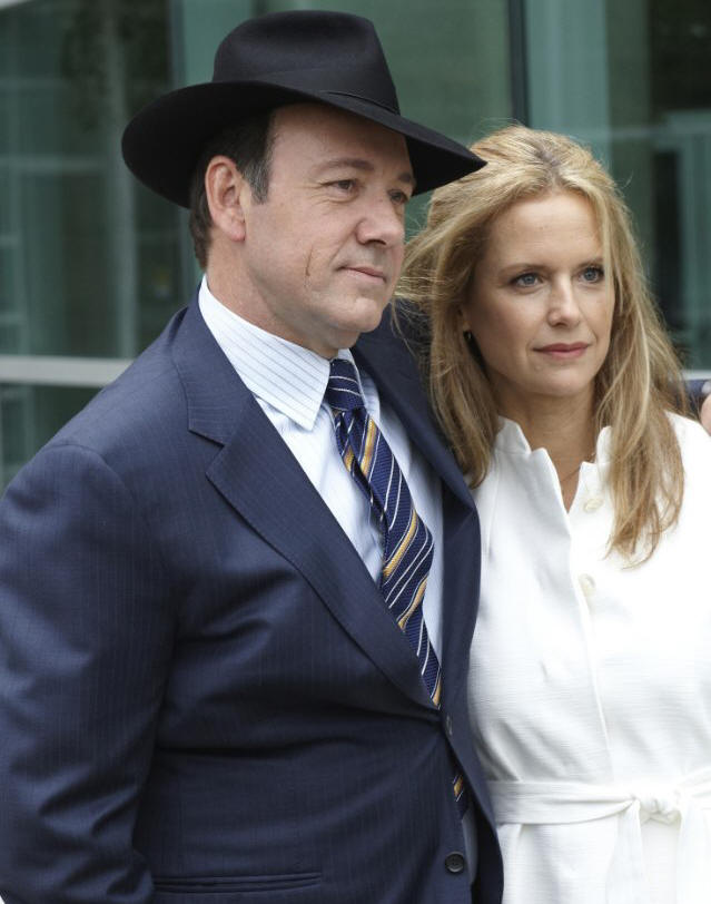 Kevin Spacey and Kelly Preston in CASINO JACK.