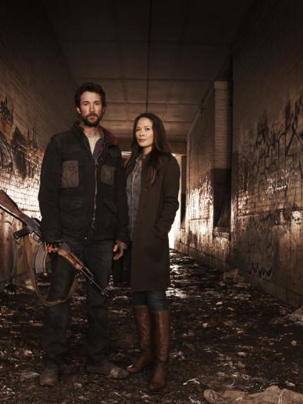Noah Wyle and Moon Bloodgood star in the TNT Network series FALLING SKIES.